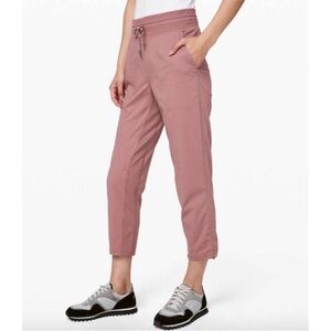 Lululemon dance studio mid rise crop - size 12